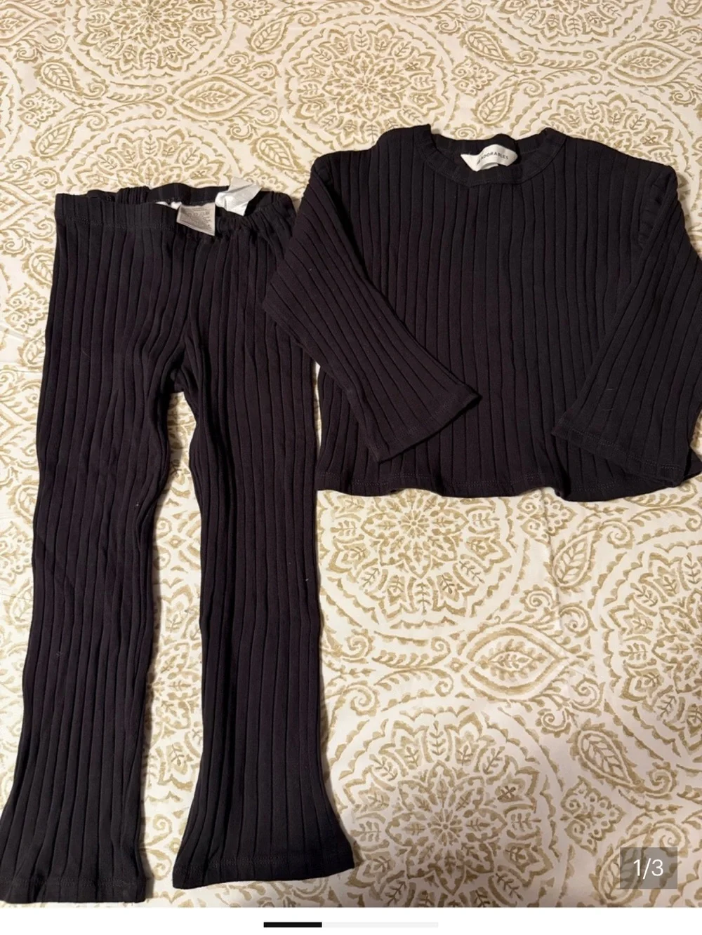 View all pictures huge girls 4t lot sets posted individually